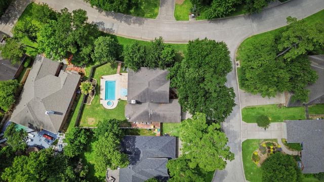 2 Sweet Birch Place, The Woodlands, TX 77382