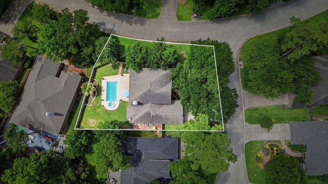 2 Sweet Birch Place, The Woodlands, TX 77382
