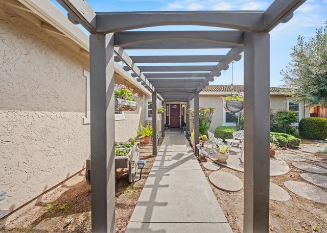 1252 Sterling Pl, Manteca, CA 95336