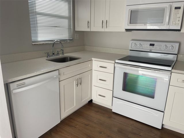 8325 Sunrise Lakes Blvd 204, Sunrise, FL 33322
