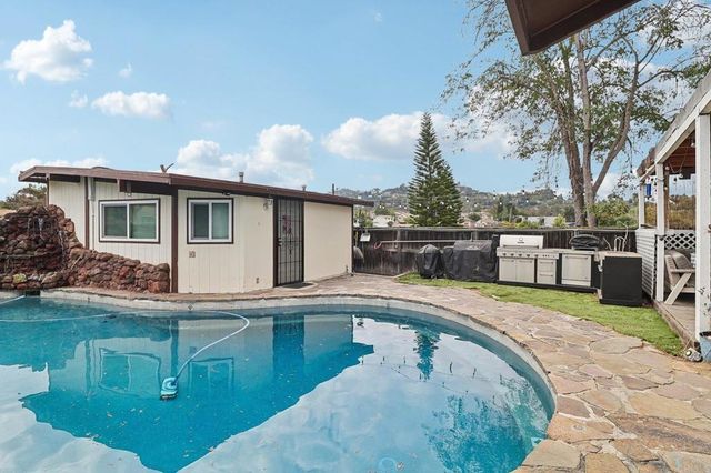 9535 Lakeview Drive, La Mesa, CA 91942