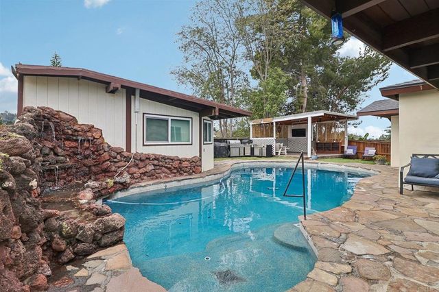 9535 Lakeview Drive, La Mesa, CA 91942
