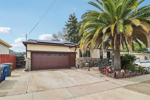9535 Lakeview Drive, La Mesa, CA 91942