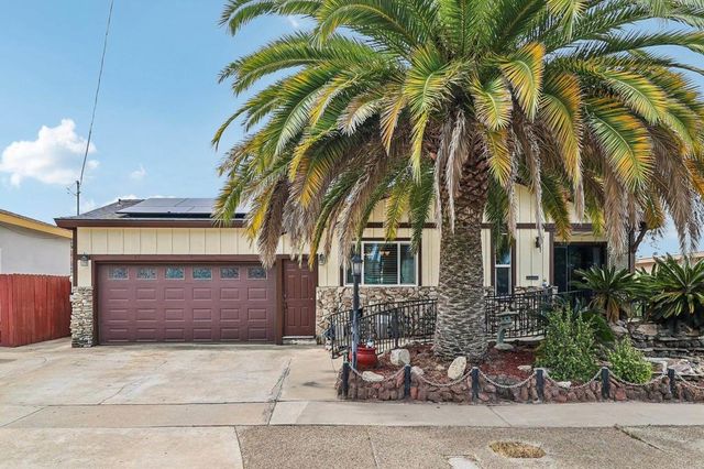 9535 Lakeview Drive, La Mesa, CA 91942