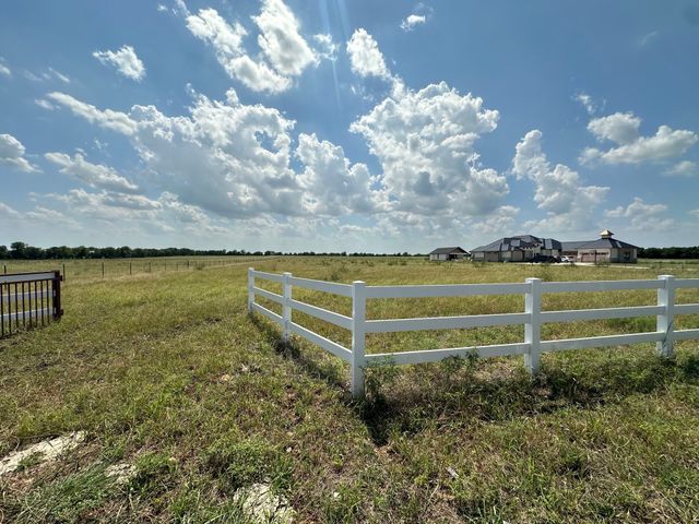 235 Sam Bass Road, Mcgregor, TX 76657