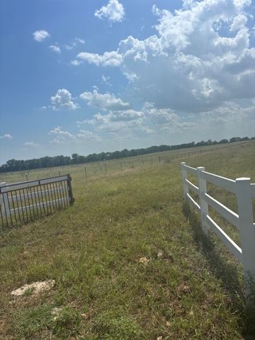 235 Sam Bass Road, Mcgregor, TX 76657