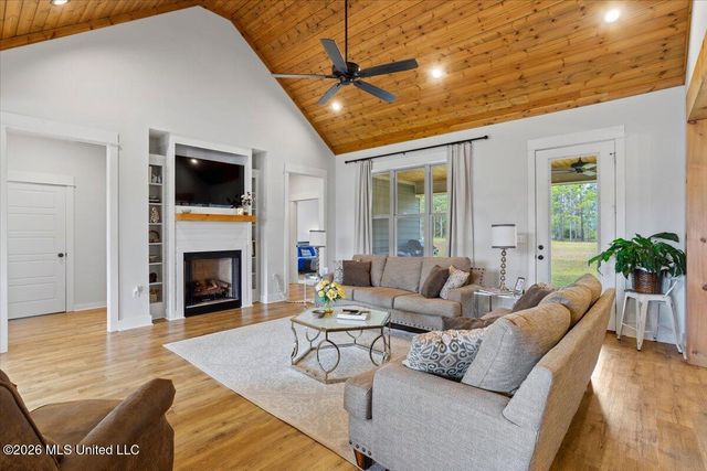 29 Pipestone, Sumrall, MS 39482