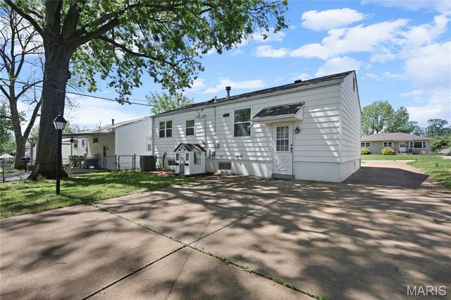 9524 Starboard Drive, St Louis, MO 63123