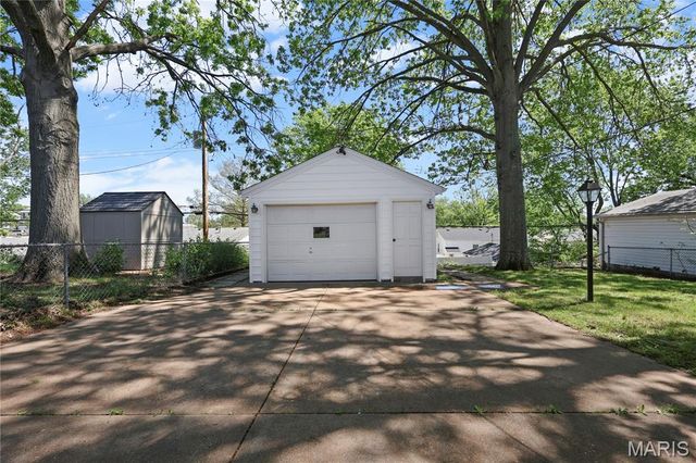 9524 Starboard Drive, St Louis, MO 63123