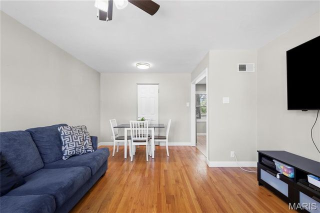 9524 Starboard Drive, St Louis, MO 63123
