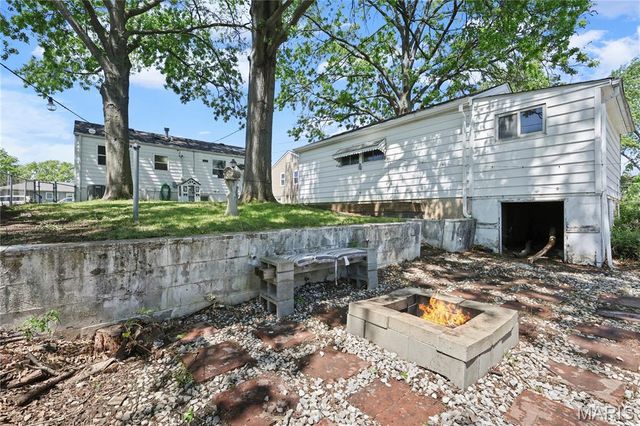 9524 Starboard Drive, St Louis, MO 63123