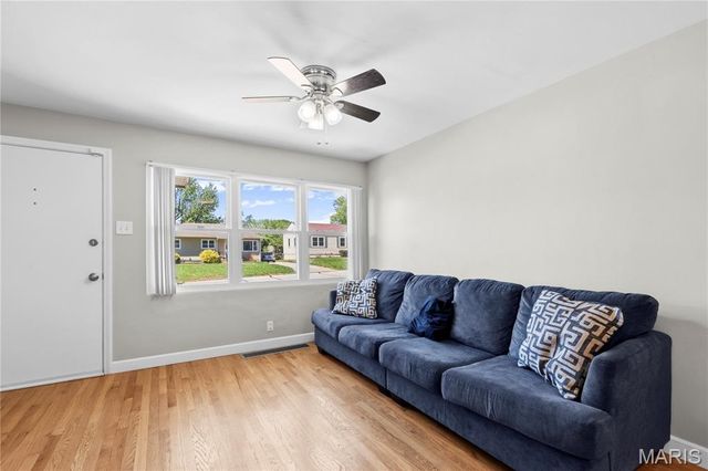 9524 Starboard Drive, St Louis, MO 63123