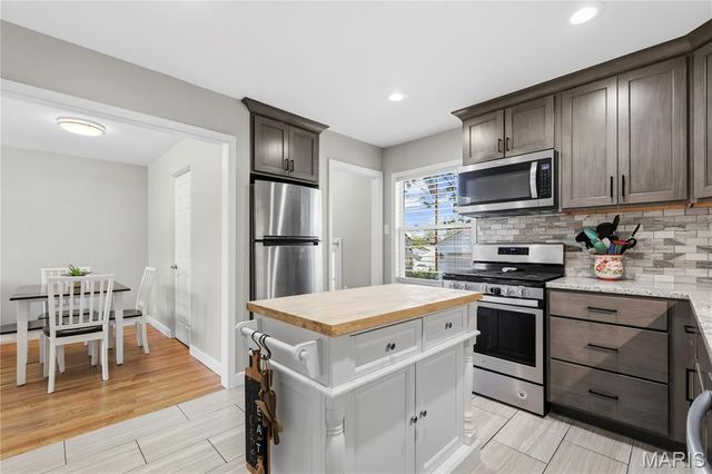 9524 Starboard Drive, St Louis, MO 63123
