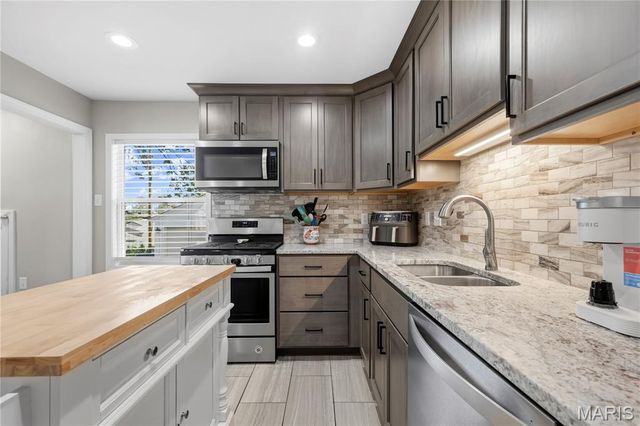 9524 Starboard Drive, St Louis, MO 63123