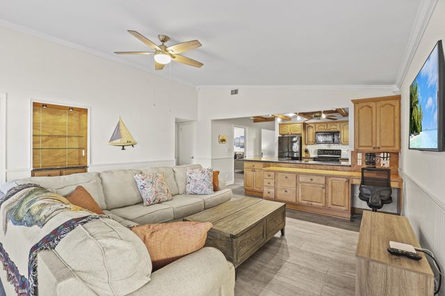 1089 Raintree Drive, Palm Beach Gardens, FL 33410