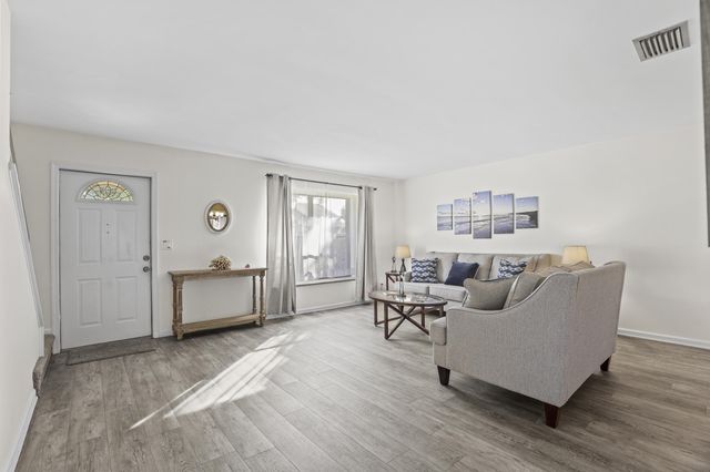 1089 Raintree Drive, Palm Beach Gardens, FL 33410