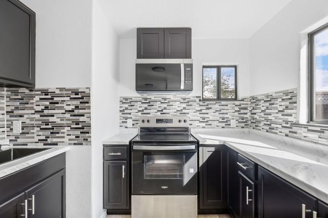 526 Apache Avenue NW, Albuquerque, NM 87102