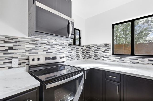 526 Apache Avenue NW, Albuquerque, NM 87102