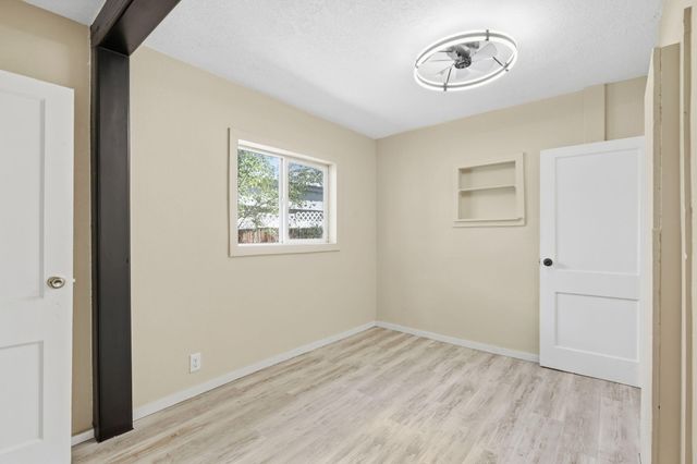 526 Apache Avenue NW, Albuquerque, NM 87102