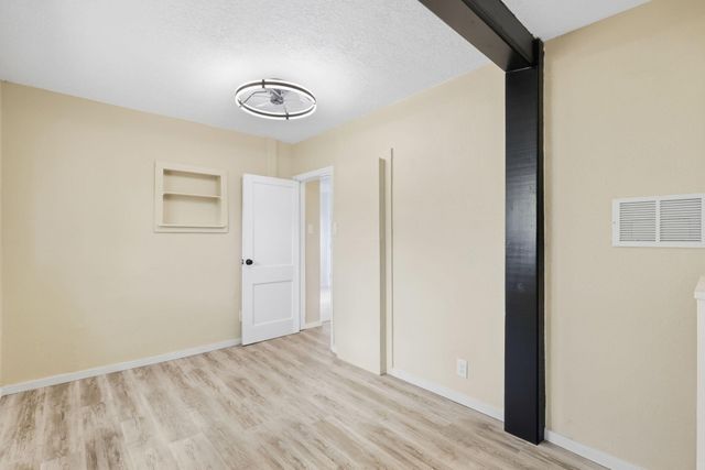 526 Apache Avenue NW, Albuquerque, NM 87102
