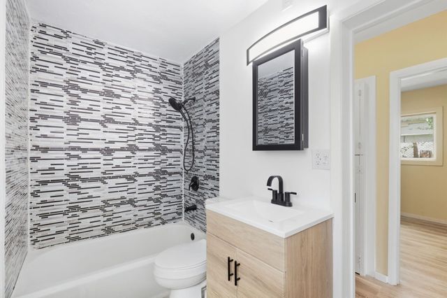 526 Apache Avenue NW, Albuquerque, NM 87102