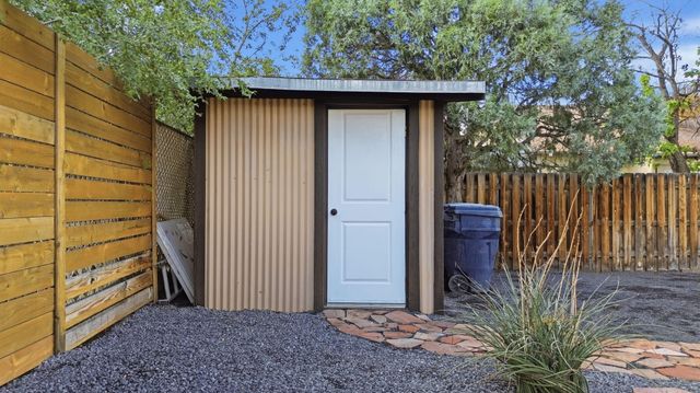 526 Apache Avenue NW, Albuquerque, NM 87102