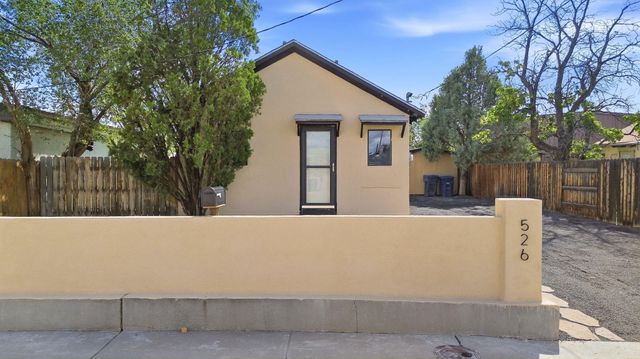 526 Apache Avenue NW, Albuquerque, NM 87102
