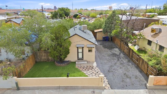 526 Apache Avenue NW, Albuquerque, NM 87102