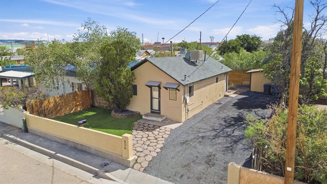 526 Apache Avenue NW, Albuquerque, NM 87102