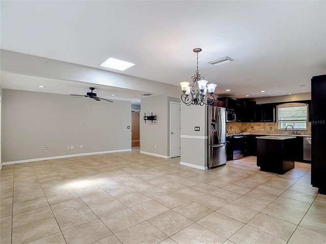 811 AMBASSADOR LOOP, Tampa, FL 33613