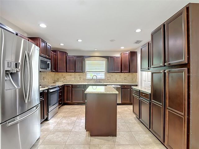 811 AMBASSADOR LOOP, Tampa, FL 33613