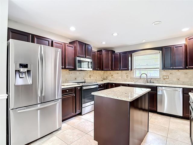 811 AMBASSADOR LOOP, Tampa, FL 33613