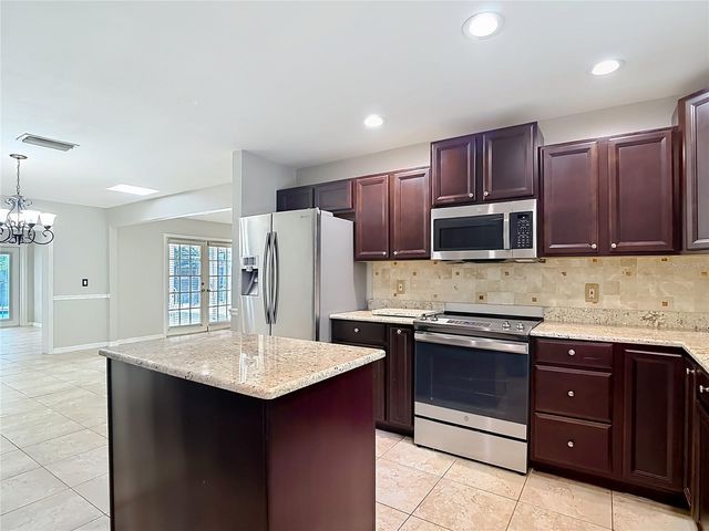 811 AMBASSADOR LOOP, Tampa, FL 33613