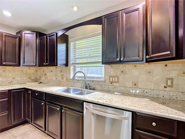 811 AMBASSADOR LOOP, Tampa, FL 33613