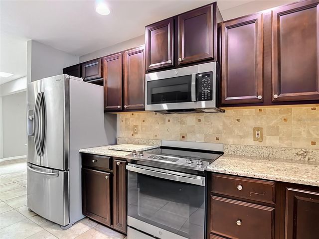 811 AMBASSADOR LOOP, Tampa, FL 33613