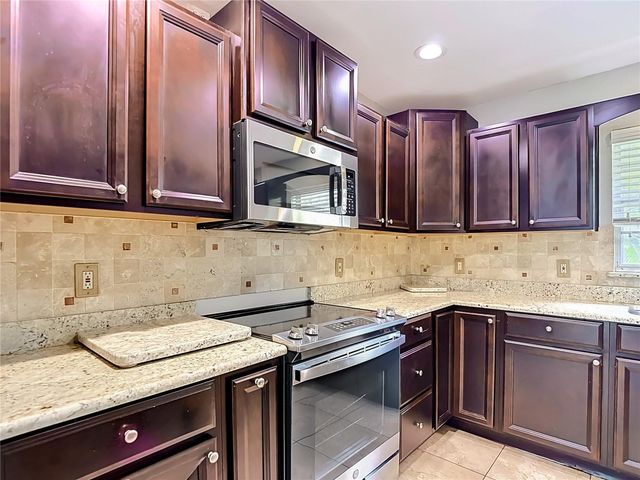 811 AMBASSADOR LOOP, Tampa, FL 33613