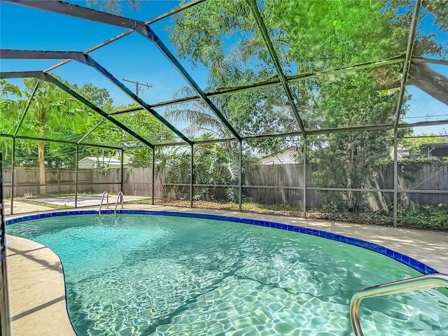 811 AMBASSADOR LOOP, Tampa, FL 33613