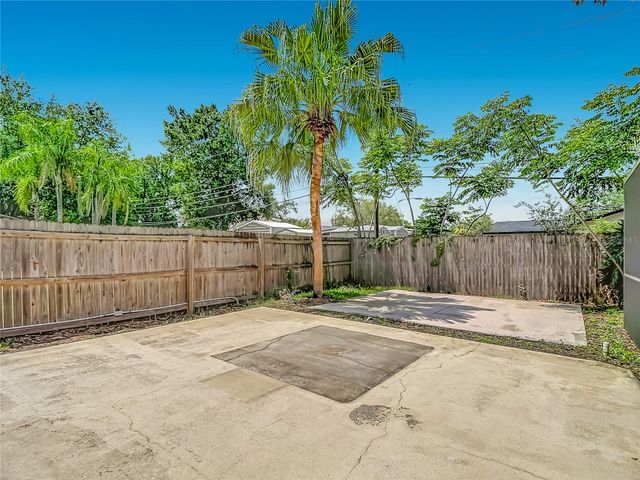811 AMBASSADOR LOOP, Tampa, FL 33613