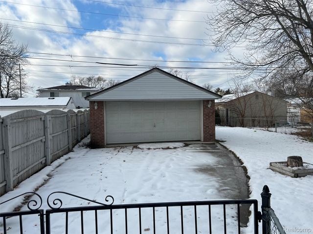 7411 N Vernon Street, Dearborn Heights, MI 48127