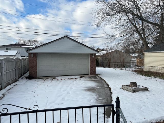 7411 N Vernon Street, Dearborn Heights, MI 48127