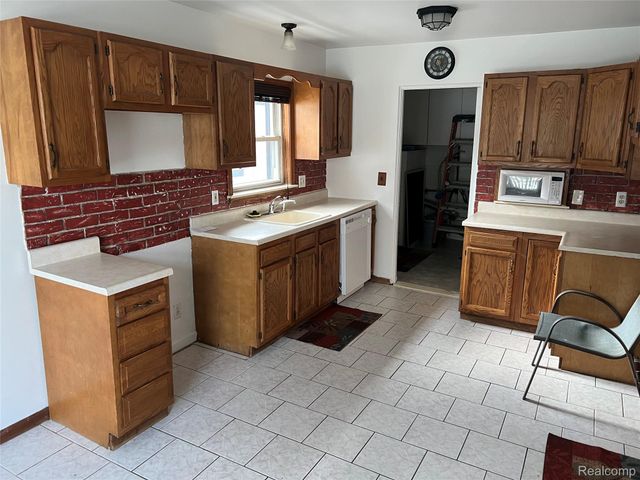 7411 N Vernon Street, Dearborn Heights, MI 48127