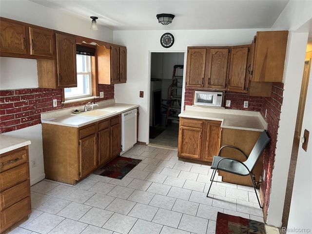 7411 N Vernon Street, Dearborn Heights, MI 48127