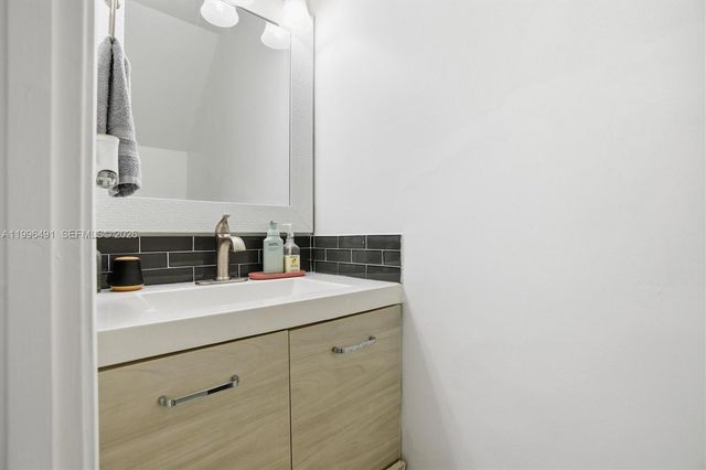 11719 NW 11th St, Pembroke Pines, FL 33026