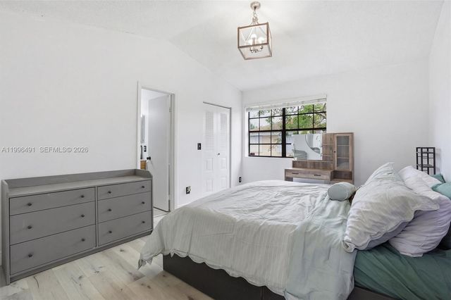 11719 NW 11th St, Pembroke Pines, FL 33026