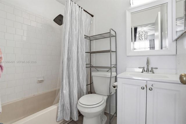 11719 NW 11th St, Pembroke Pines, FL 33026