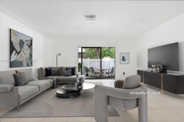 11719 NW 11th St, Pembroke Pines, FL 33026