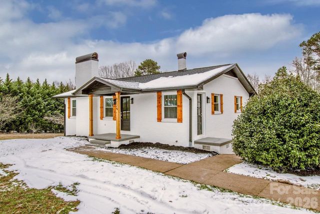 6229 Mountain Grove Road, Hickory, NC 28602