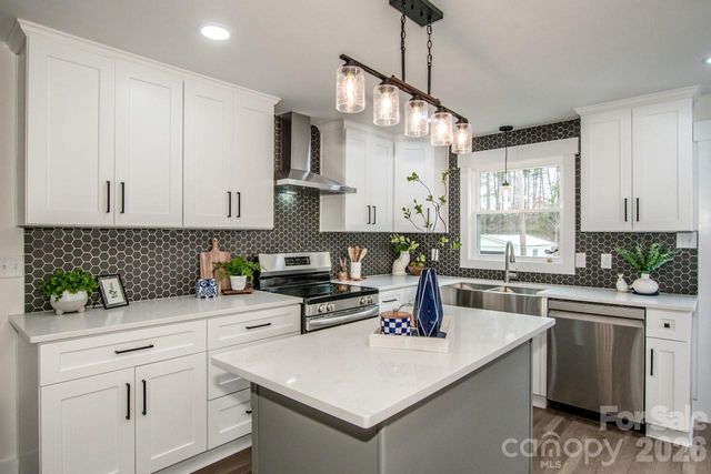 6229 Mountain Grove Road, Hickory, NC 28602