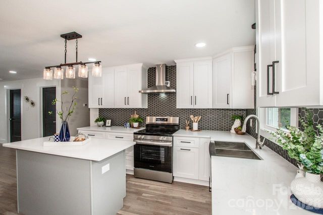 6229 Mountain Grove Road, Hickory, NC 28602