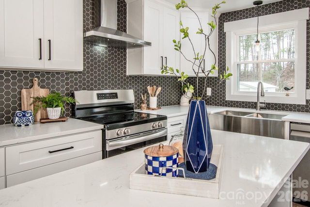 6229 Mountain Grove Road, Hickory, NC 28602